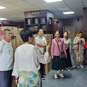 河南新乡：红旗区站长尚秀娟小冀镇老酱台酒业