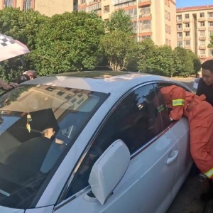 警方提醒：夏日炎炎 警惕儿童被锁车内